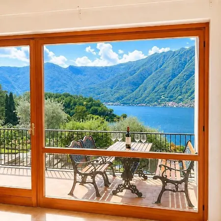 With Stunning View Appartamento *