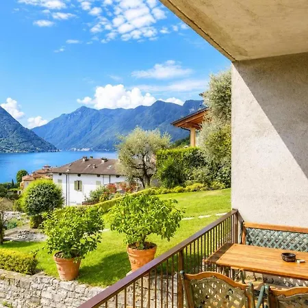 With Stunning View Appartamento *