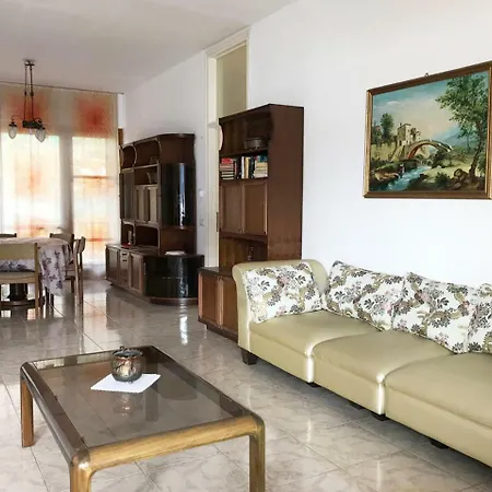 Big With View And Three Bedrooms Apartment