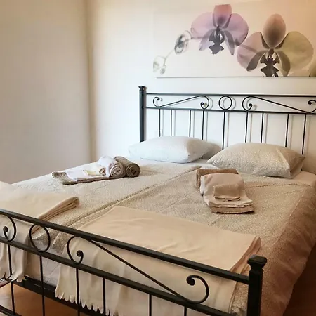 Appartement Big With View And Three Bedrooms *